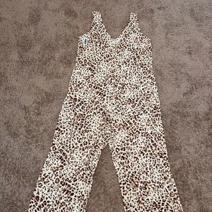 Old Navy jumpsuit in leopard pattern. Size large